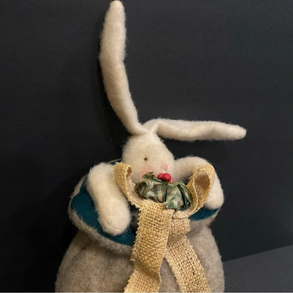 Bunnies By The Bay 1994‎ Limited Edition Krystal Suzanne Wool Holiday Bunny #527